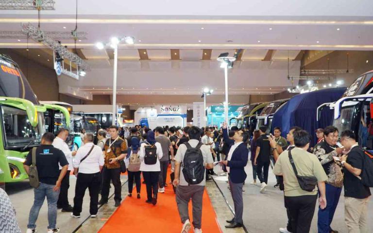 People at Busworld Southeast Asia 2024